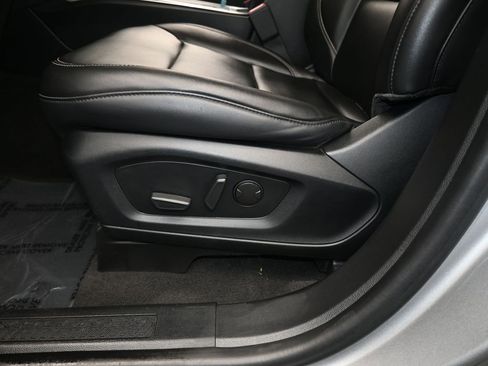 Used 2022 Ford Explorer XLT w/ Equipment Group 202A image 15