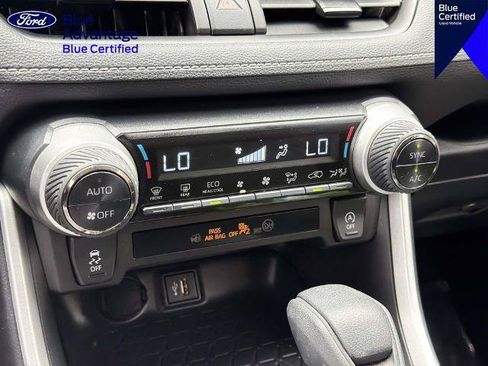 Used 2025 Toyota RAV4 XLE AWD/4WD image 27