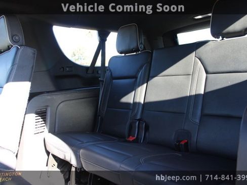 Used 2024 Chevrolet Suburban Premier image 34
