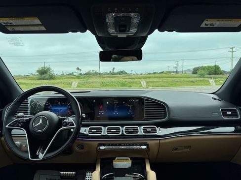 New 2025 Mercedes-Benz GLS 580 4MATIC image 6