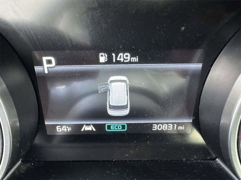 Used 2023 Kia Carnival LX image 30