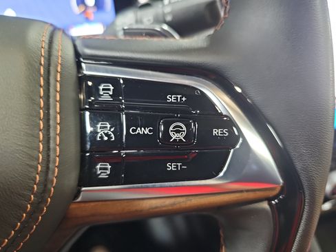 Used 2022 Jeep Grand Cherokee Summit w/ Adv Protech Group IV AWD/4WD image 19