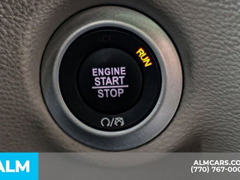 Used 2024 Chrysler Pacifica Limited FWD image 43