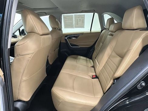 Used 2022 Toyota RAV4 XLE Premium image 12
