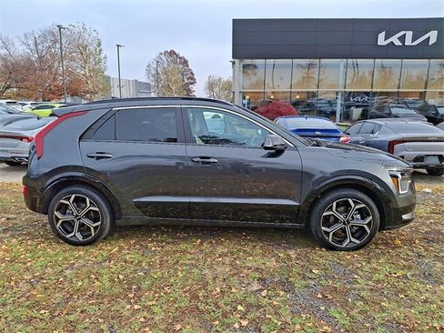 Certified 2025 Kia Niro EX Touring image 7