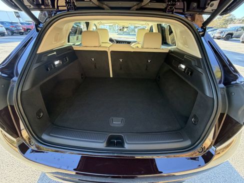 Used 2022 Buick Envision Avenir w/ Technology Package II image 4