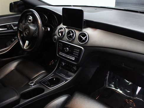 Used 2019 Mercedes-Benz CLA 250 4MATIC w/ Premium Package image 10