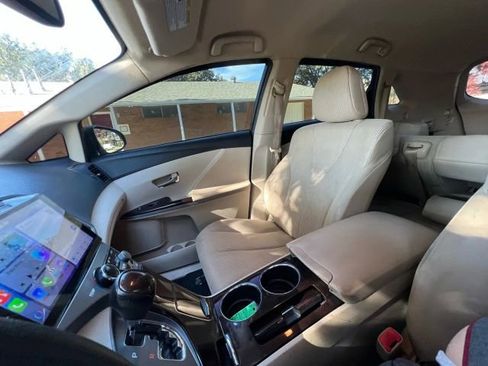 Used 2011 Toyota Venza image 10