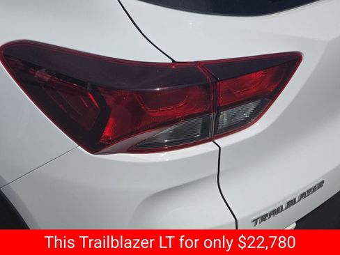 Used 2025 Chevrolet TrailBlazer LT FWD image 38