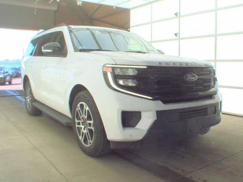 Used 2025 Ford Expedition Active AWD/4WD image 4