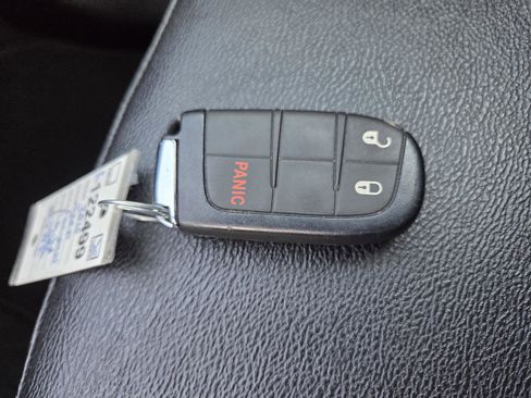 Used 2025 Jeep Compass Latitude AWD/4WD image 30