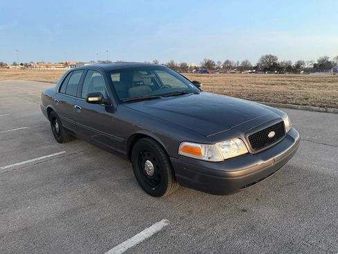 Used 2007 Ford Crown Victoria Police Interceptor image 2