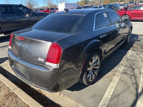 Used 2020 Chrysler 300 Limited image 4