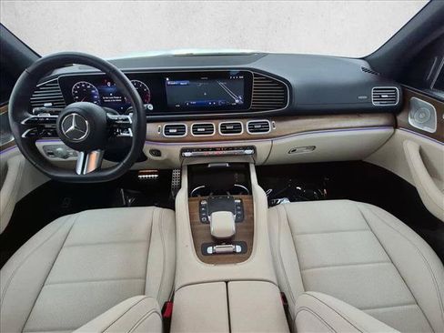 Used 2025 Mercedes-Benz GLS 450 4MATIC image 20