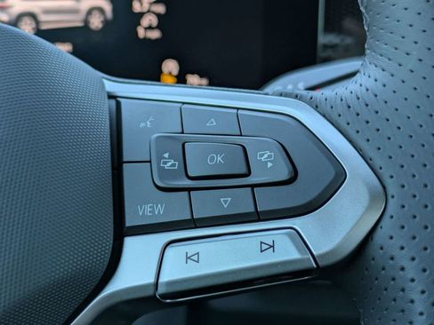 Certified 2026 Volkswagen Tiguan SE R-Line FWD image 33