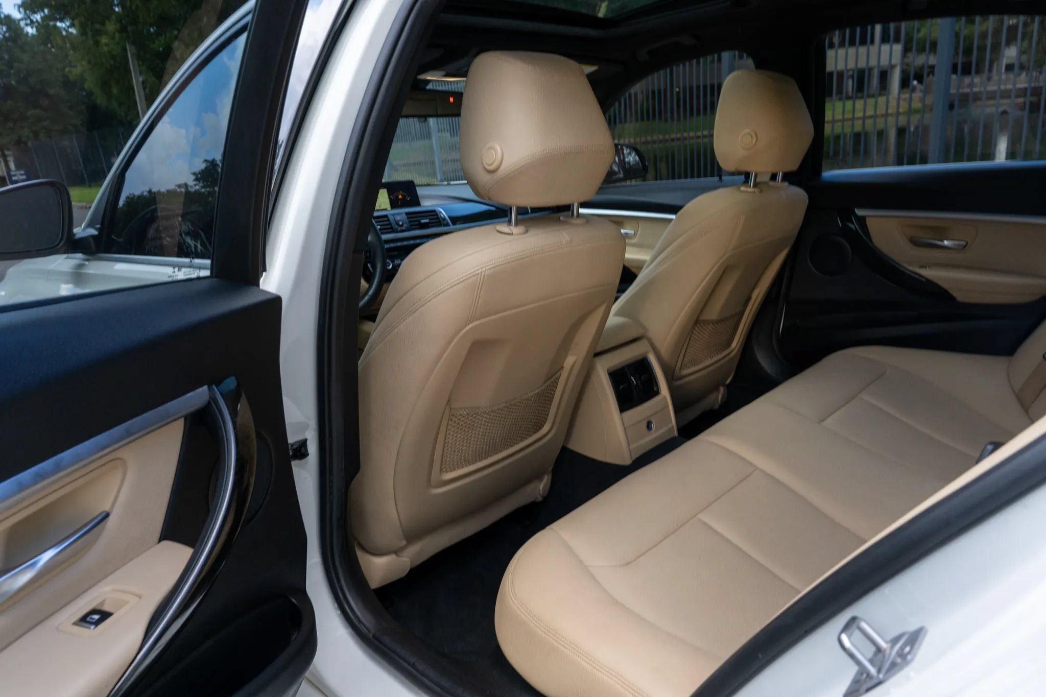 Used 2018 BMW 330i Sedan RWD image 13