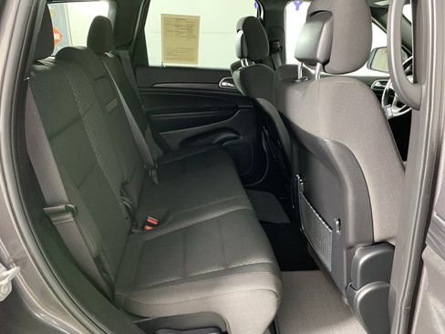 Used 2021 Jeep Grand Cherokee Laredo AWD/4WD image 39