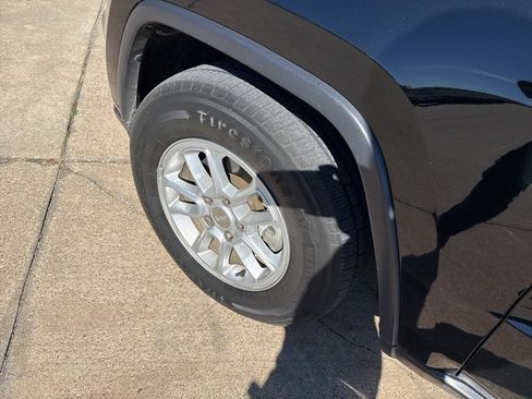 Used 2018 Jeep Grand Cherokee Laredo image 10