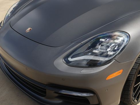 Used 2018 Porsche Panamera 4 AWD/4WD image 45