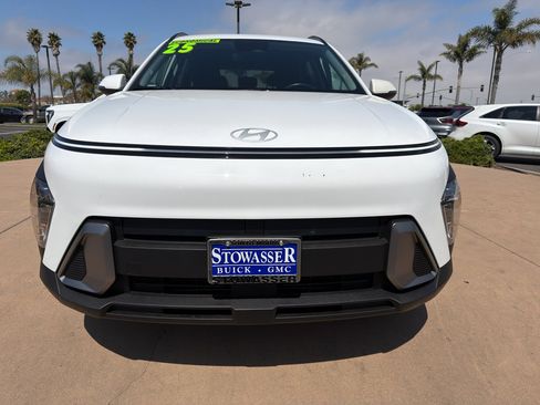 Used 2025 Hyundai Kona SEL FWD image 2