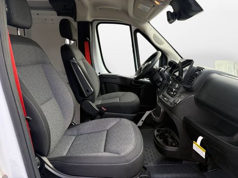 Used 2025 RAM ProMaster 2500 w/ Premium Convenience Group FWD image 17
