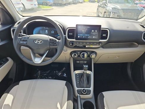 Certified 2025 Hyundai Venue SEL image 7