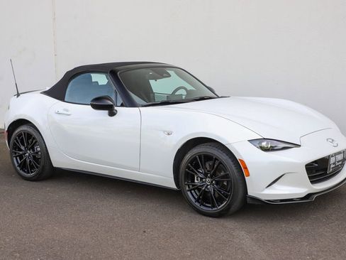 Used 2025 MAZDA MX-5 Miata Club RWD image 14