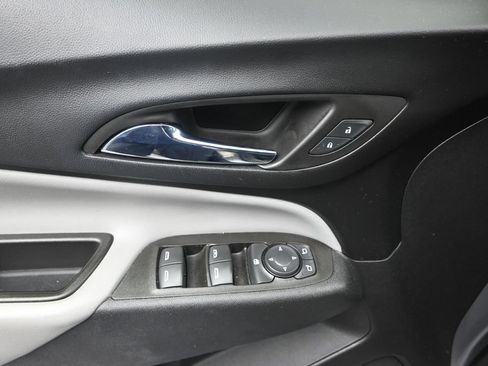 Used 2023 Chevrolet Equinox LS w/ LS Convenience Package FWD image 11