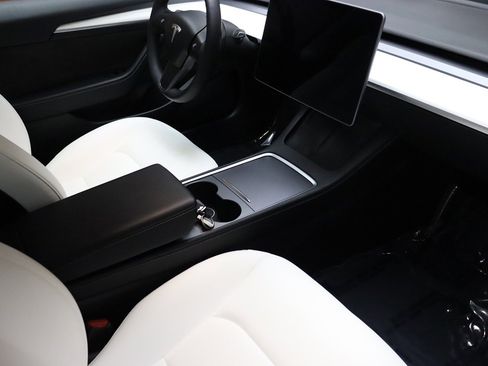 Used 2022 Tesla Model 3 Standard Range image 24