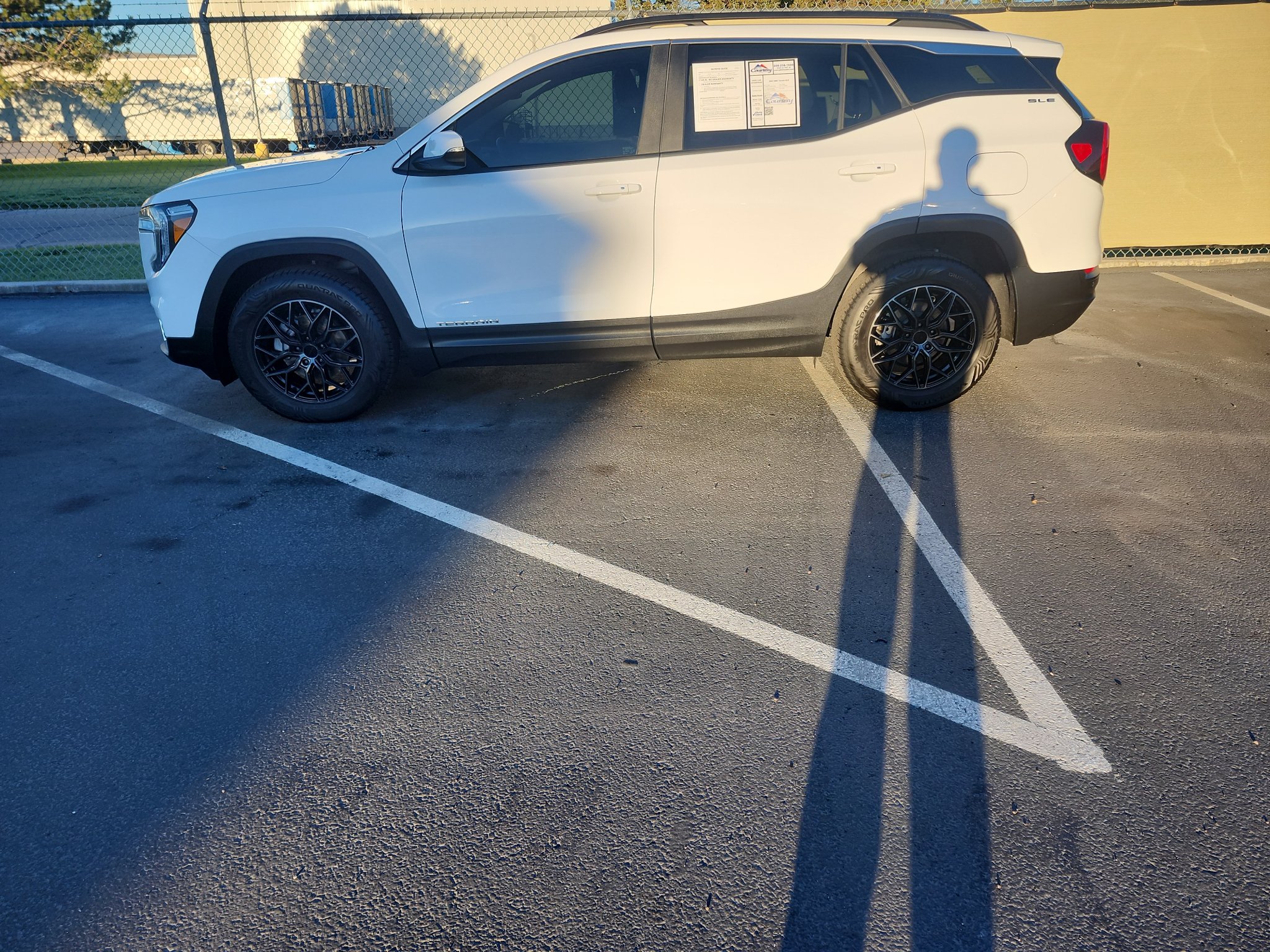 Used 2022 GMC Terrain SLE w/ Driver Convenience Package AWD/4WD image 2