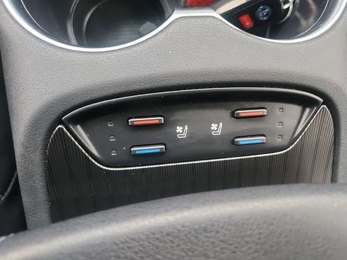 Used 2022 Toyota Venza Limited image 25