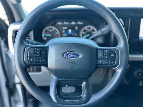 Used 2025 Ford F350 XLT image 4