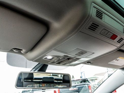 Used 2017 Volkswagen Golf S image 31