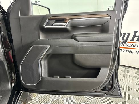 Used 2024 Chevrolet Silverado 1500 LT Trail Boss w/ Dark Appearance Package AWD/4WD image 24