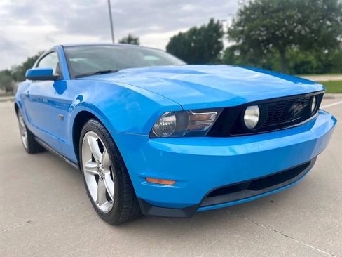 Used 2010 Ford Mustang GT RWD image 4
