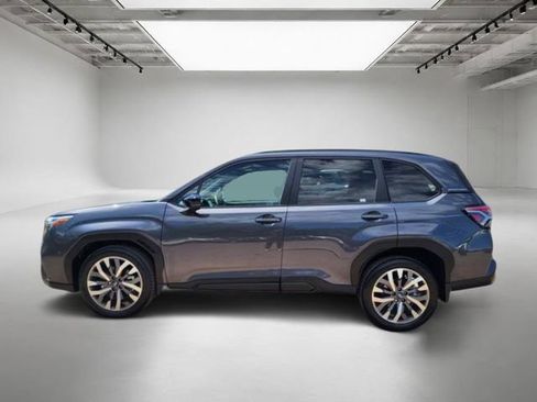 Used 2025 Subaru Forester Touring AWD/4WD image 2