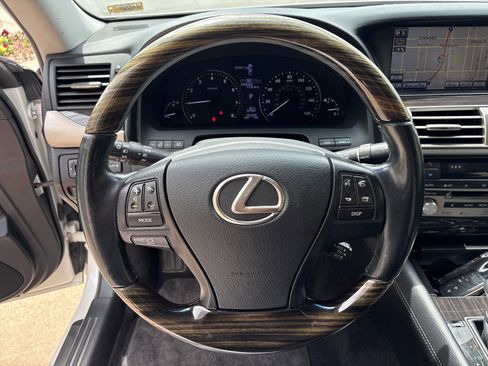 Used 2013 Lexus LS 460 AWD w/ Comfort Pkg image 27