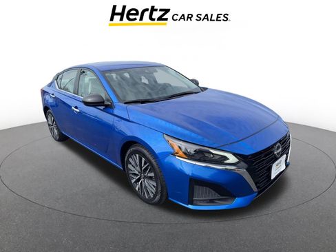 Used 2025 Nissan Altima 2.5 SV image 1