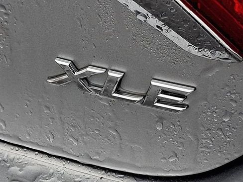 Used 2017 Toyota Camry XLE w/ Moonroof Package image 12