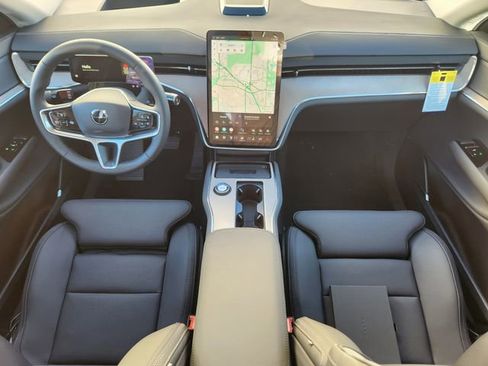 New 2025 Volvo EX90 Ultra w/ Protection Package Premier image 11