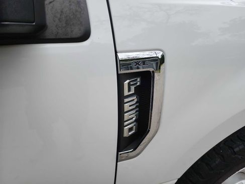 Used 2018 Ford F250 XL w/ Power Equipment Group RWD image 17