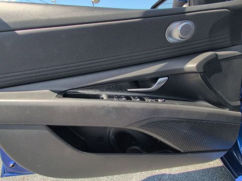 Used 2025 Hyundai Elantra SEL FWD image 11