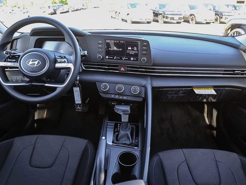 New 2026 Hyundai Elantra SE FWD image 13
