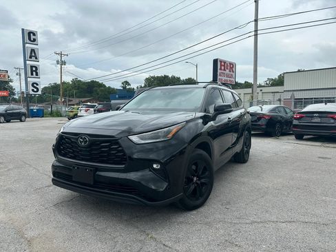Used 2021 Toyota Highlander XLE AWD/4WD image 1