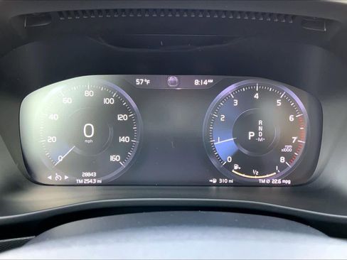 Used 2021 Volvo XC40 T5 Momentum w/ Premium Package image 24