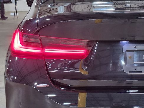 Used 2023 BMW 330i Sedan w/ Premium Package image 20