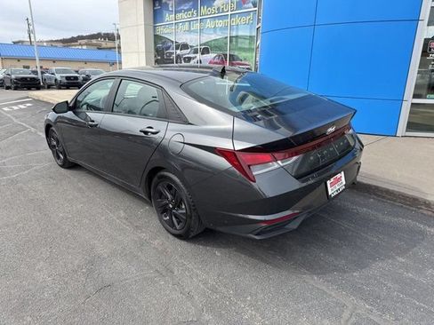 Used 2023 Hyundai Elantra SEL w/ Cargo Package FWD image 3