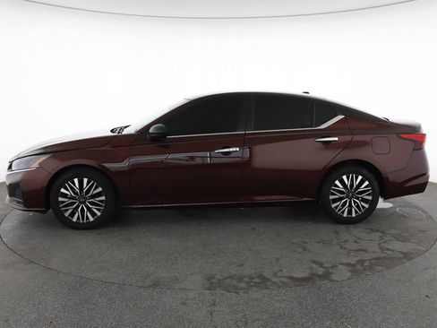 Used 2024 Nissan Altima 2.5 SV FWD image 7