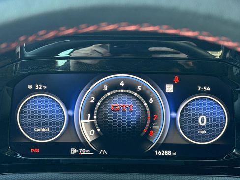 Used 2024 Volkswagen GTI Autobahn image 40