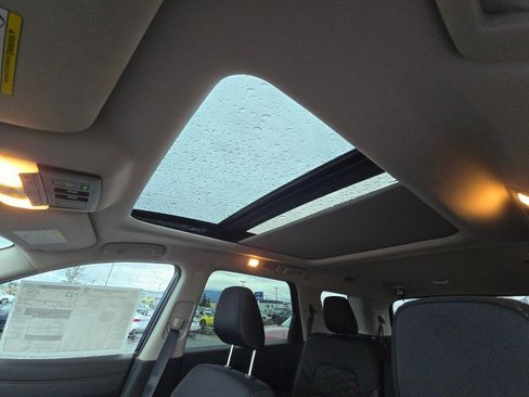 New 2025 Nissan Pathfinder SV w/ SV Premium Package image 26